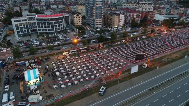 Trabzon'da 12 bin kişi iftar sofrasında buluştu