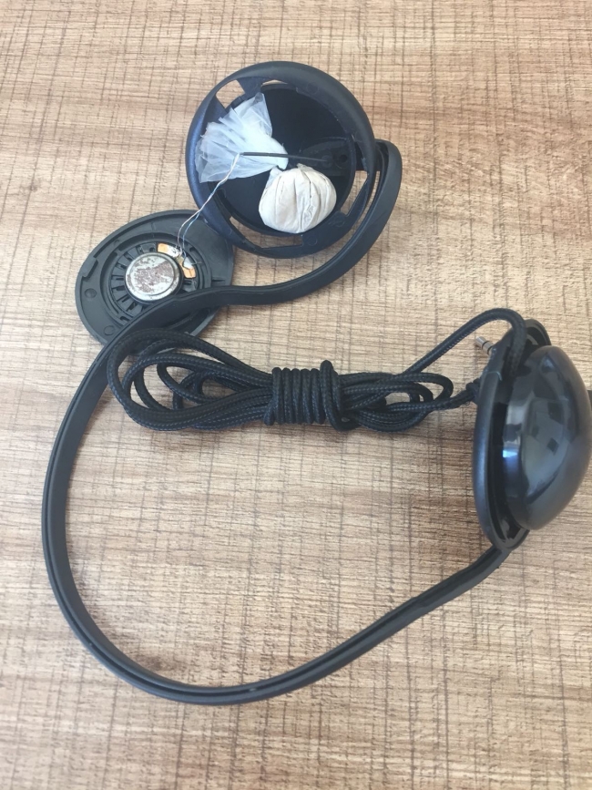 Kulaklığın içinden uyuşturucu çıktı