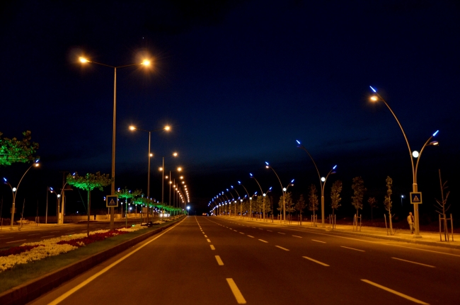 Diyarbakır caddeleri 6 bin sokak lambasıyla aydınlandı