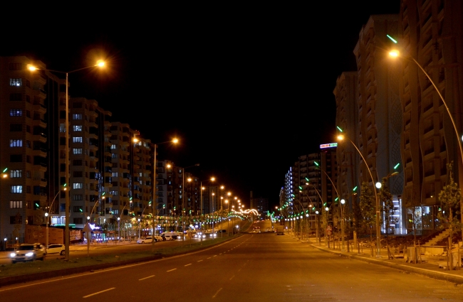 Diyarbakır caddeleri 6 bin sokak lambasıyla aydınlandı