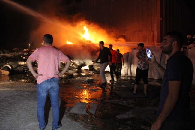 Konya'da lastik deposunda yangın