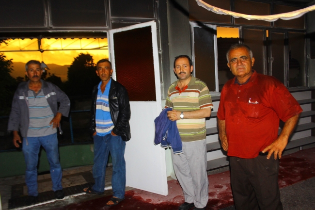 Aydın'da cami minaresine yıldırım düştü