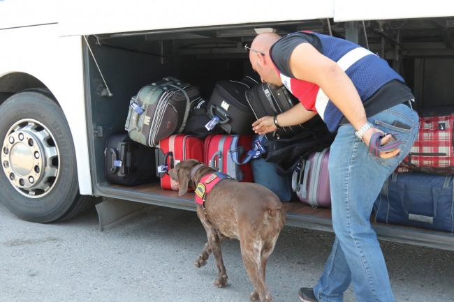 Jandarma'dan şeker ikramlı bayram denetimi