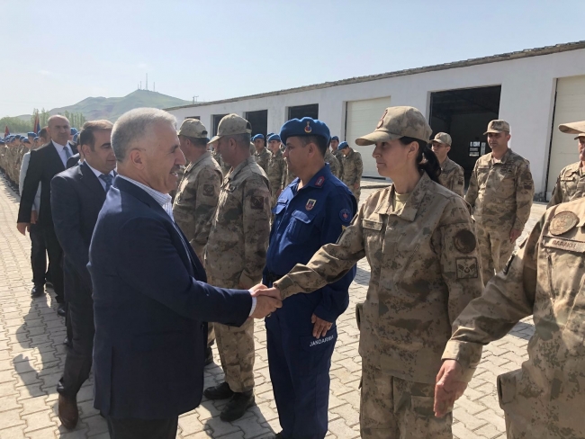 Bakan Arslan'dan askere bayram sürprizi