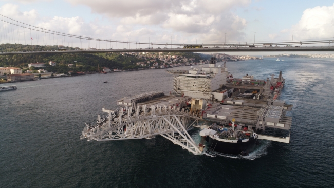 "Pionering Spirit" gemisi İstanbul Boğazı'ndan geçti