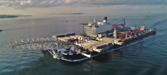 "Pionering Spirit" gemisi İstanbul Boğazı'ndan geçti