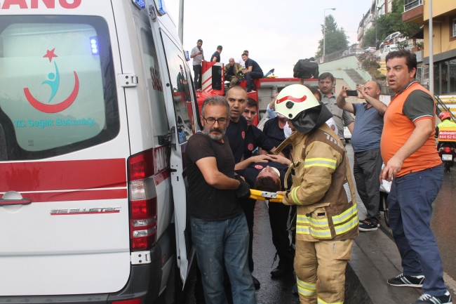 İstanbul'da itfaiye aracı devrildi: 3 yaralı