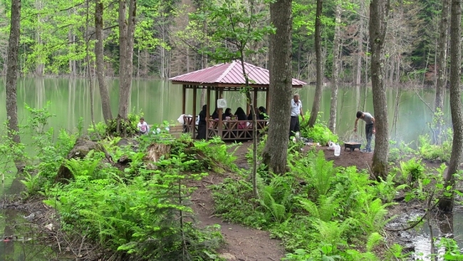 Doğayla iç içe olmak isteyenlerin tercihi: Karagöl