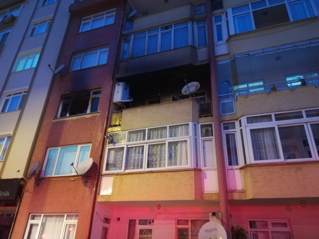 Çakmakla oynayan çocuk evi yaktı