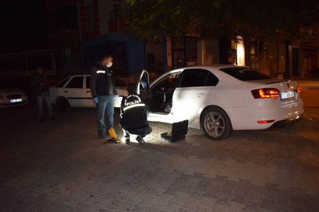 Çaldıkları araçla kaza yapan 4 kişiden 3'ü yakalandı