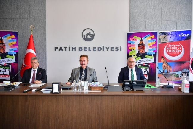 Orhan Gencebay Balat'ı fotoğrafladı