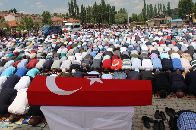 Şehit Uzman Çavuş Ali Cevizci son yolculuğuna uğurladı