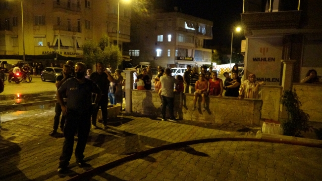 5 katlı binanın en üst katında yangın