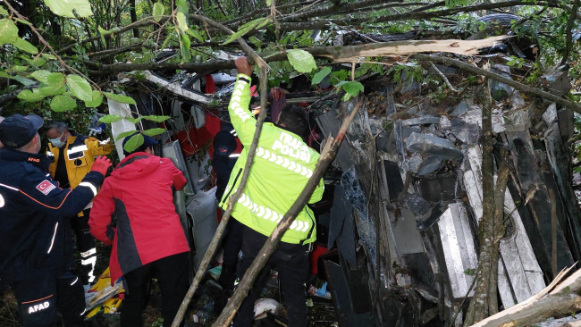 Samsun'da otobüs uçuruma yuvarlandı: 2 ölü, 14 yaralı