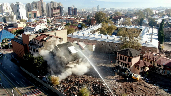 Bursa'da 7 katlı bina saniyeler içinde yıkıldı