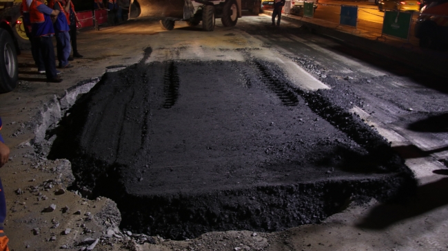 Beşiktaş'ta çöken yol onarılıp yeniden trafiğe açıldı