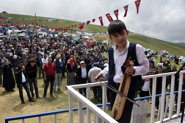 Teröre inat binlerce kişi yayla şenliğinde buluştu