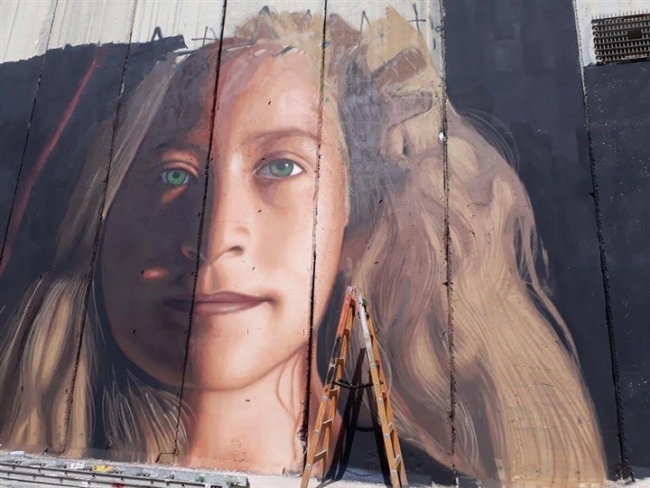 "Cesur kız" Ahed Tamimi'nin resmi Ayrım Duvarı’nda