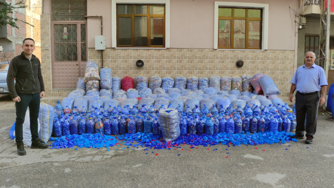 3 yılda topladığı 1 ton kapakla engellilerin yüzünü güldürecek