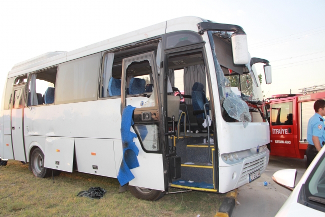 Antalya’da tur midibüsü ile otomobil çarpıştı: 21 yaralı