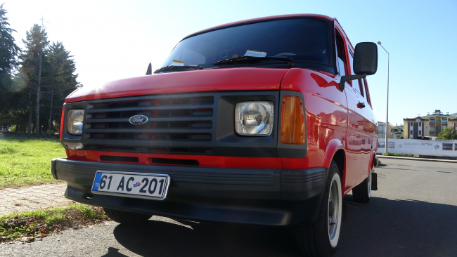 Sevdalısı olduğu minibüsü baştan aşağı yeniledi