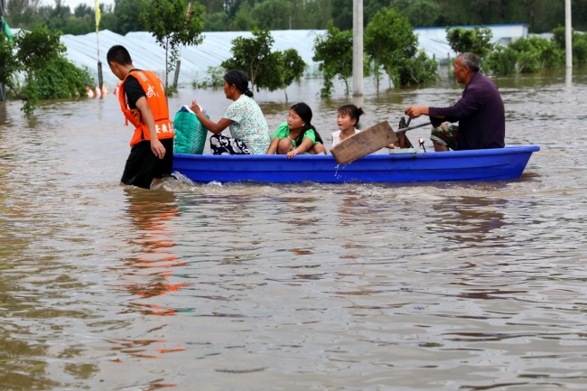 Rumbia tayfunu Çin'in doğu kıyılarını vurdu