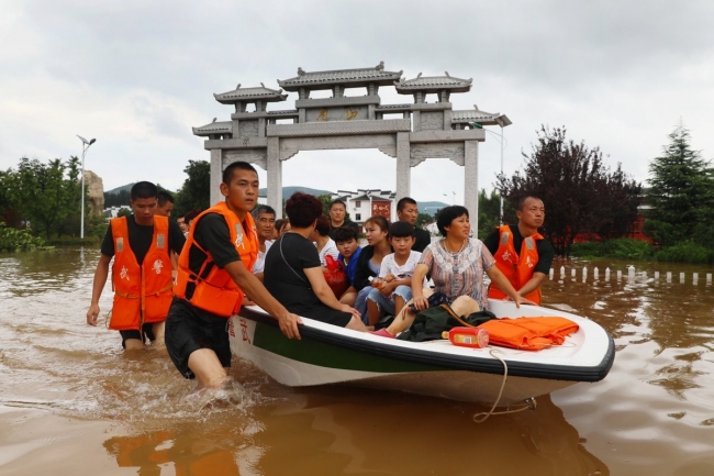 Rumbia tayfunu Çin'in doğu kıyılarını vurdu