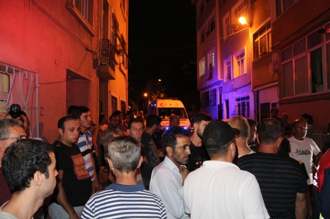 İstanbul'da 4 katlı binada korkutan yangın