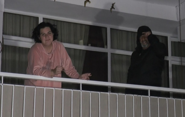 Denizden taşan sular bazı ev ve iş yerlerinin zemin katına doldu