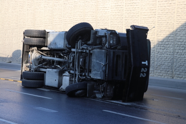 İstanbul'da TOMA devrildi: 2 polis yaralı