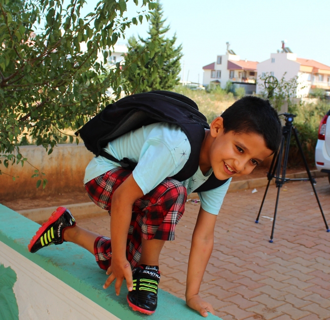 Kalbini sırt çantasında taşıyor