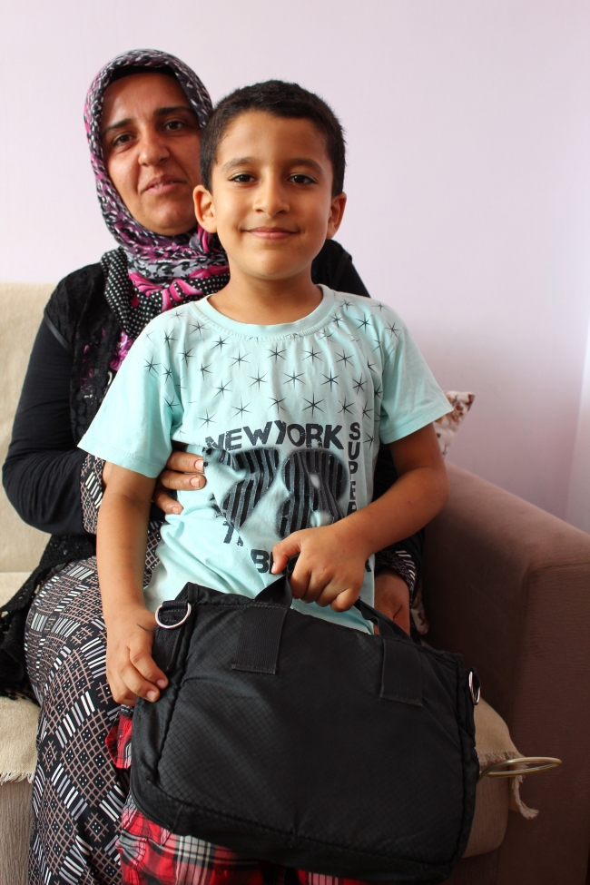 Kalbini sırt çantasında taşıyor