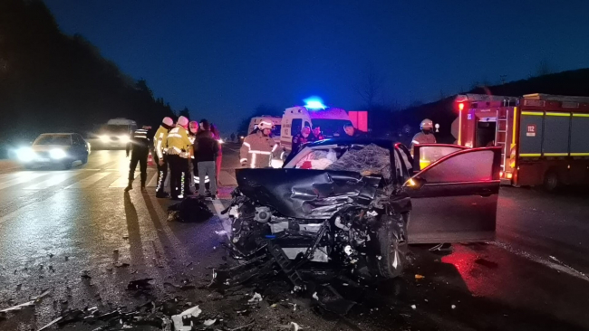 Bursa'da otomobil ile kamyon çarpıştı: 7 yaralı