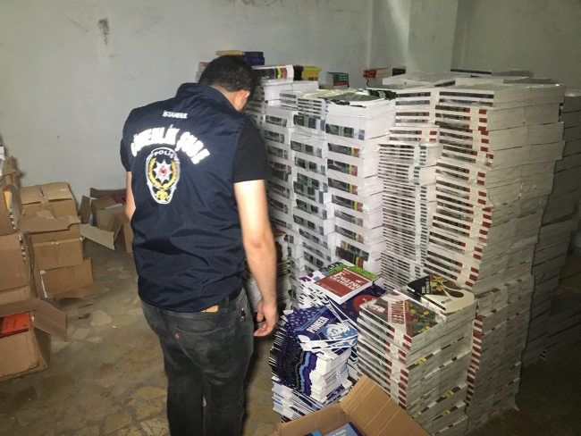 İstanbul'da 1,5 milyon lira değerinde korsan kitap operasyonu