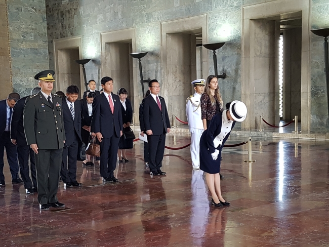 Japonya Prensesi Mikasa Anıtkabir'i ziyaret etti