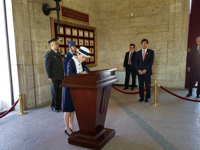 Japonya Prensesi Mikasa Anıtkabir'i ziyaret etti