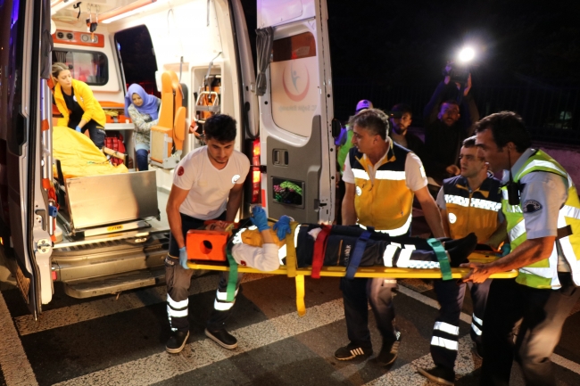 İstanbul'da hasta taşıyan ambulans kaza yaptı: 6 yaralı