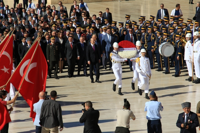 Bakan Soylu gazilerle birlikte Anıtkabir’i ziyaret etti