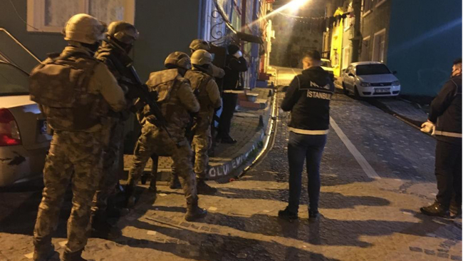 İstanbul'da zehir tacirlerine operasyon: 23 gözaltı