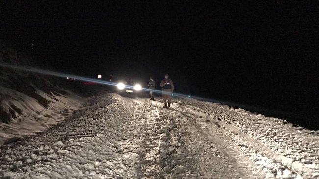 Bayburt'ta karda mahsur kalanları AFAD ve jandarma kurtardı