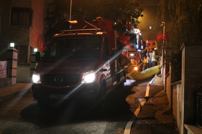 İstanbul'daki yangında mahsur kalanların imdadına itfaiye yetişti