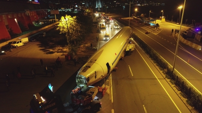 Trabzon'da pistten çıkan uçağın nakil işlemi tamamlandı