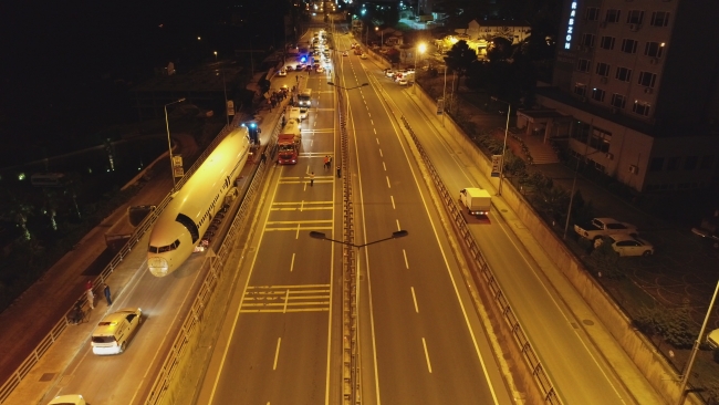Trabzon'da pistten çıkan uçağın nakil işlemi tamamlandı