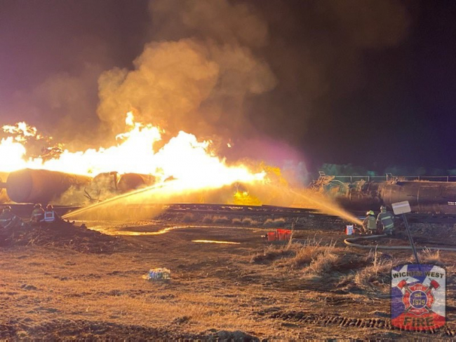 ABD'de kimyasal madde yüklü trende yangın