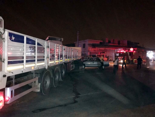 Şanlıurfa'da otomobil tıra çarptı: 4 yaralı