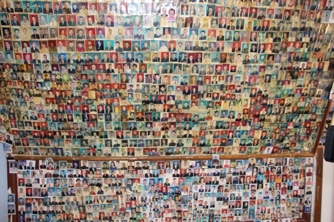 Trabzon'daki çay ocağında müşterilerin fotoğrafları sergileniyor