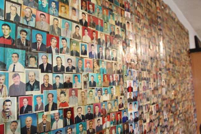 Trabzon'daki çay ocağında müşterilerin fotoğrafları sergileniyor