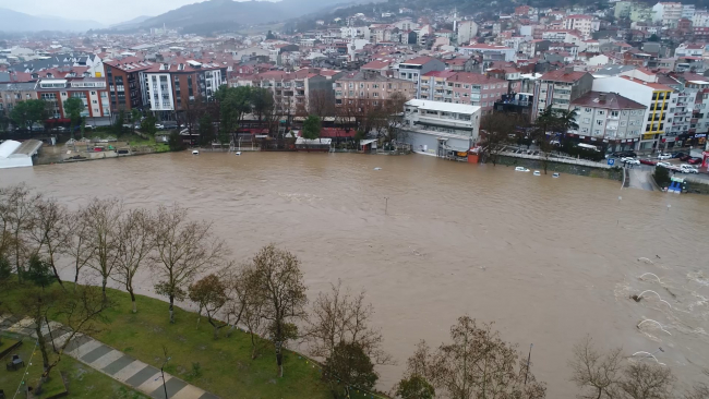 Çanakkale'de şiddetli yağış: Vatandaşlara taşkın uyarısı