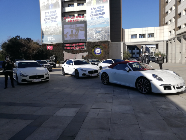 Kaçak lüks otomobil operasyonu: 8 gözaltı