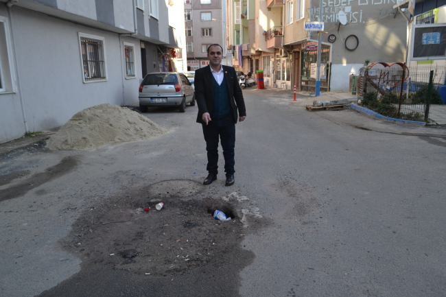 Yol çökünce evleri fareler bastı